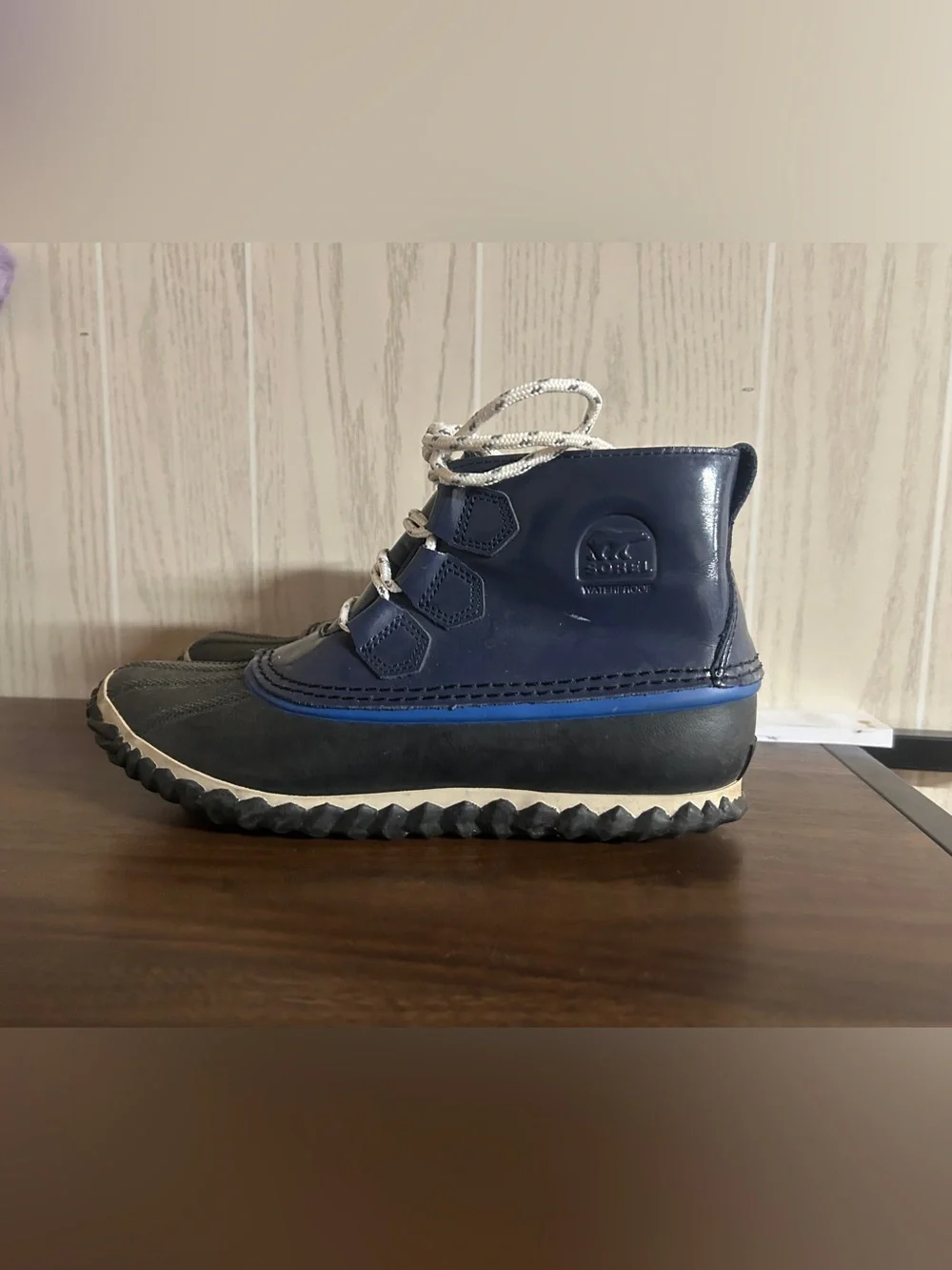 Sorel Out 'N About Rain Boots in the Nocturnal Blue/Black colorway Size 9